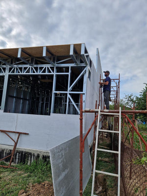 Montaj strat fibrociment pereti si constructie acoperis casa in Snagov thumbnail
