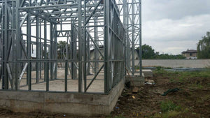 Montaj structura metalica pentru proiect de casa fireproof Saftica thumbnail