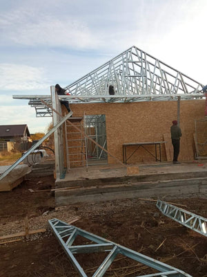 Montaj structura metalica casa si inchidere pereti exteriori cu osb 15 mm thumbnail