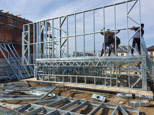 Montaj structura metalica demisol si parter casa cu 2 etaje thumbnail