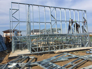 Montaj structura metalica demisol si parter casa cu 2 etaje thumbnail