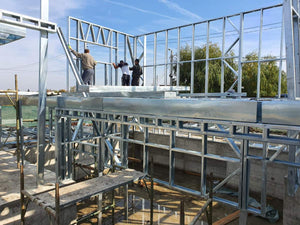 Montaj structura metalica demisol si parter casa cu 2 etaje thumbnail