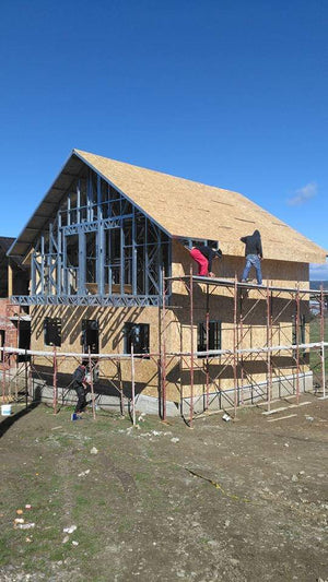 Montaj structura metalica si placari exterioare cu osb si polistiren expandat in Pitesti thumbnail