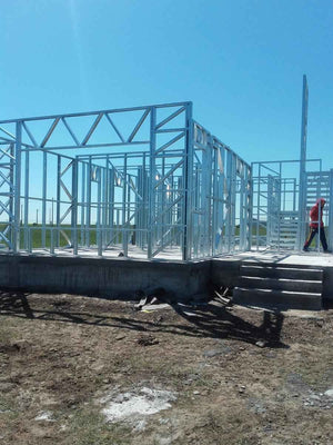 Montaj structura metalica usoara proiect casa 250 mp thumbnail