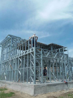 Montaj structura metalica usoara proiect casa 250 mp thumbnail