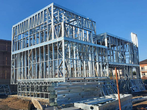 Montaj structura metalica usoara pentru etajele unei vile in stil mediteranean in Ilfov