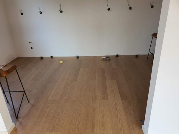 parchet stratificat si trasee instalatii finalizate casa parter la cheie