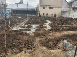 Plantare armatura si cofrare grinzi fundatie casa metalica thumbnail