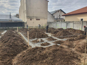 Plantare armatura si cofrare grinzi fundatie casa metalica thumbnail