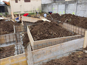 Plantare armatura si cofrare grinzi fundatie casa metalica thumbnail