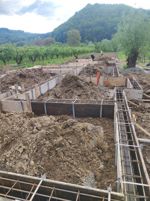 Plantare si cofraj armatura grinzi fundatie casa metalica 206 mp thumbnail