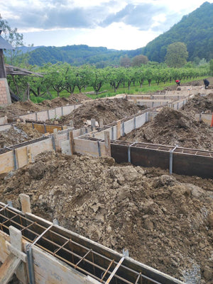 Plantare si cofraj armatura grinzi fundatie casa metalica 206 mp thumbnail