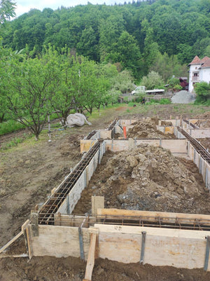 Plantare si cofraj armatura grinzi fundatie casa metalica 206 mp thumbnail