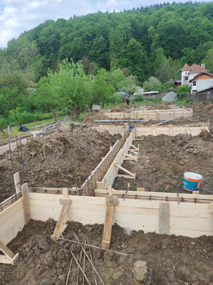 Plantare si cofraj armatura grinzi fundatie casa metalica 206 mp thumbnail