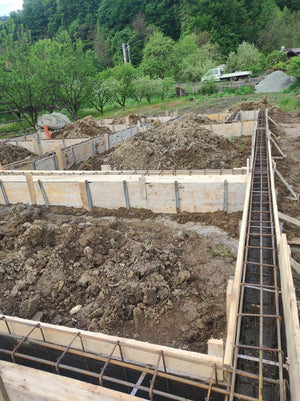 Plantare si cofraj armatura grinzi fundatie casa metalica 206 mp thumbnail
