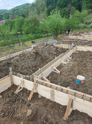 Plantare si cofraj armatura grinzi fundatie casa metalica 206 mp thumbnail
