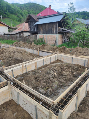 Plantare si cofraj armatura grinzi fundatie casa metalica 206 mp thumbnail