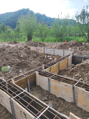 Plantare si cofraj armatura grinzi fundatie casa metalica 206 mp thumbnail