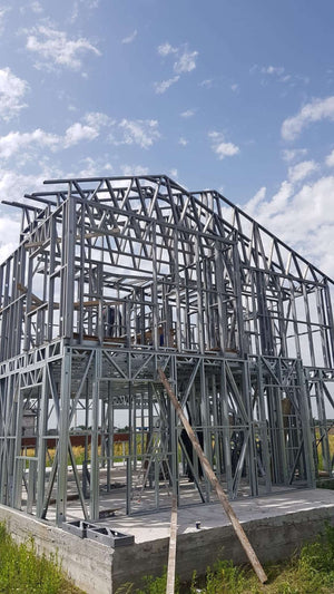 Proiect de casa 220 mp – montaj structura metalica thumbnail