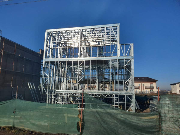 Ridicare pereti structurali din profile metalice zincate