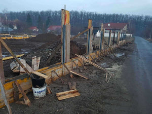 Sapatura fundatie gard din beton si lemn GA04 thumbnail