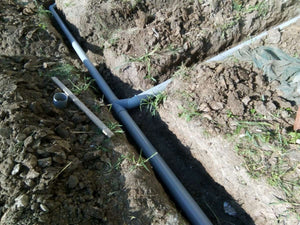 Sapatura mecanizata trasee canalizare si montaj fosa septica proiect casa Saftica thumbnail