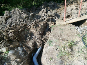 Sapatura mecanizata trasee canalizare si montaj fosa septica proiect casa Saftica thumbnail