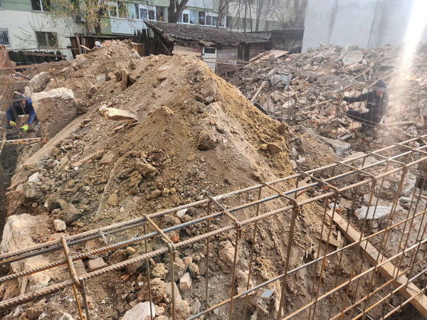 Sapaturi mecanizate si plantare armaturi in santurile de fundare