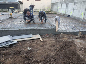 Strat balast nisip, izolatie polistiren si armare plasa fundatie casa metalica thumbnail