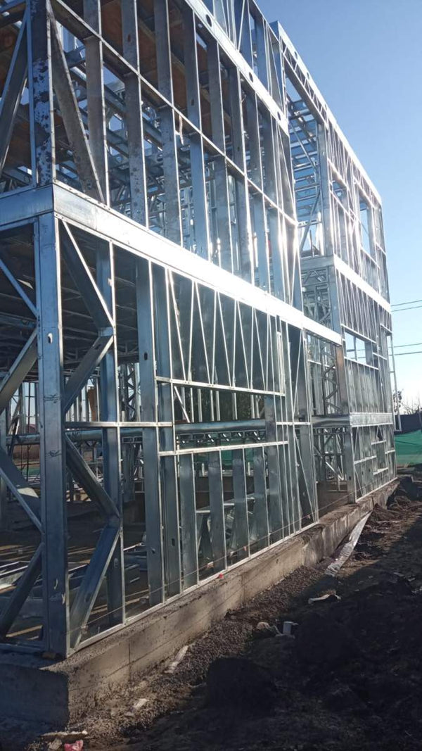 Structura portanta metalica pregatita pentru inchideri