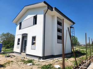 detaliu tencuiala decorativa casa cu etaj structura usoara din fata laterala dreapta thumbnail