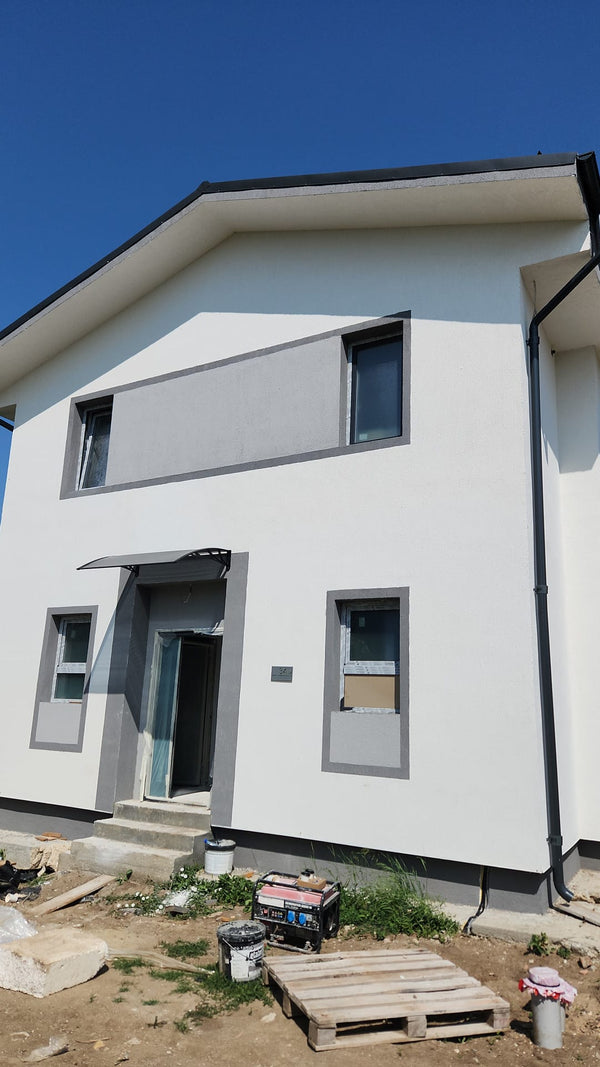 tencuiala decorativa in santier proiect casa cu etaj metalica unghi fata dreapta