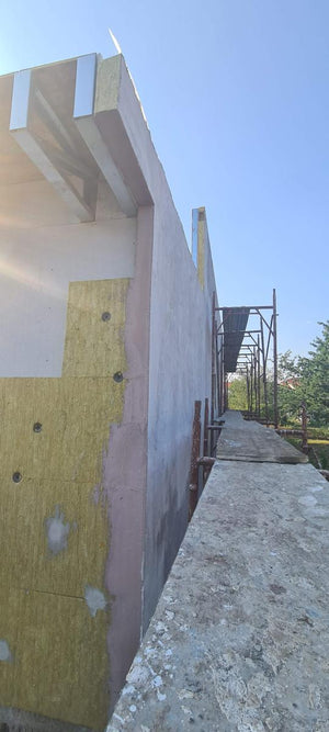 Termoizolatie exterioara vata bazaltica si masa de spaclu constructie casa de 130 mp thumbnail