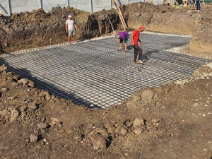 Turnare beton de egalizare si plantare fier placa de suport pardoseala thumbnail