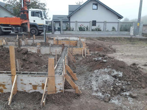 Turnare grinzi fundatie model de casa pe structura metalica de 155 mp thumbnail