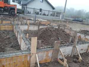 Turnare grinzi fundatie model de casa pe structura metalica de 155 mp thumbnail