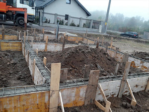 Turnare grinzi fundatie model de casa pe structura metalica de 155 mp thumbnail