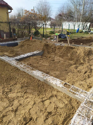 Umplerea spatiilor dintre fundatii pentru casa de 162 mp in Snagov thumbnail