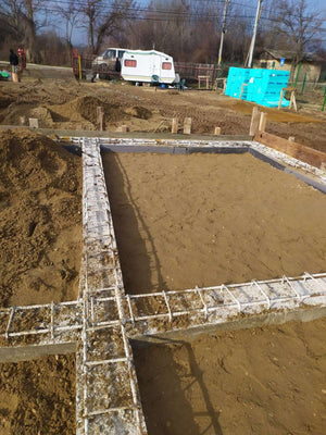 Umplerea spatiilor dintre fundatii pentru casa de 162 mp in Snagov thumbnail